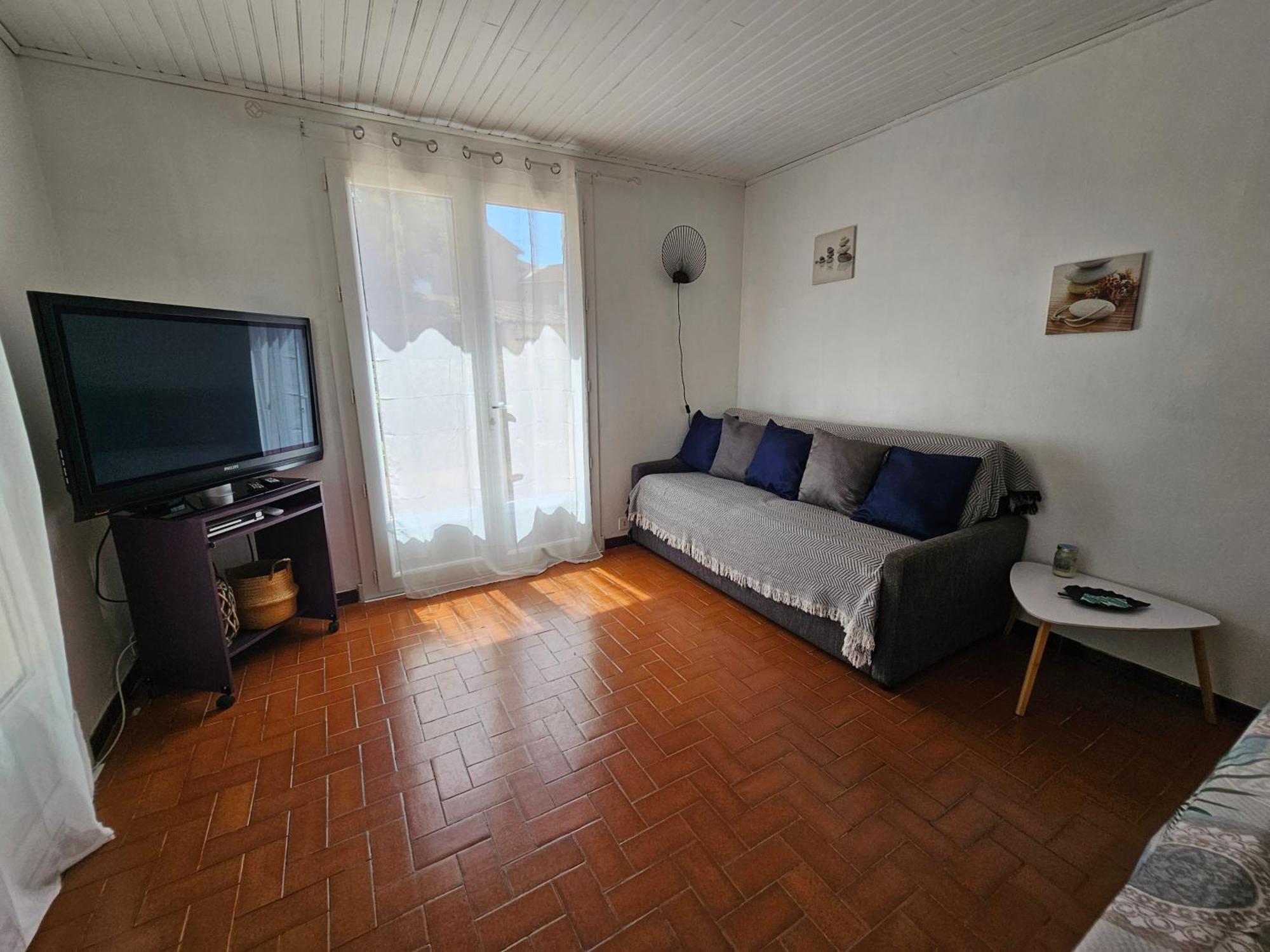 Location Saisonniere Apartment Coursan Exterior photo